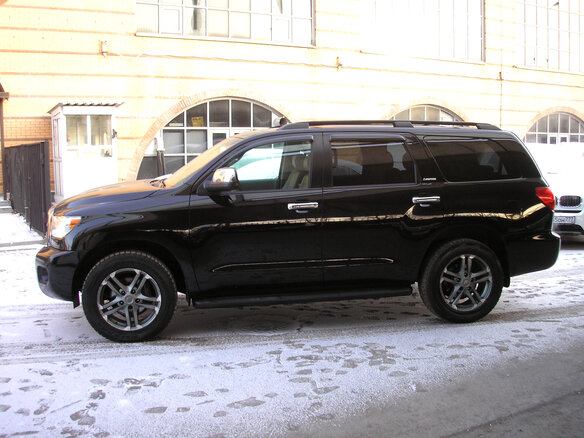 2008 Toyota Sequoia II, чёрный - вид 3