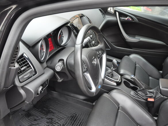 2012 Opel Astra OPC J, чёрный - вид 4