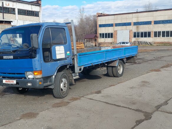 1992 Nissan Atlas, синий, 1399999 рублей - вид 1