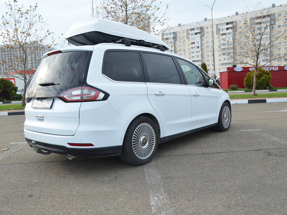 2017 Ford Galaxy III, белый, 4000000 рублей - вид 7