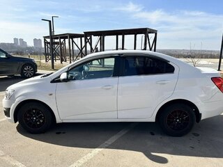 2014 Chevrolet Aveo II, белый, 900000 рублей, вид 4