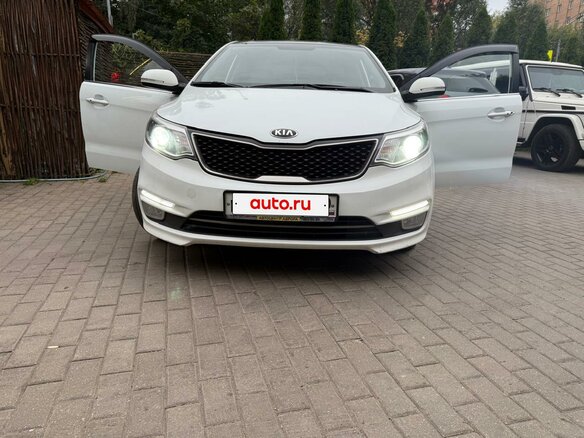 2015 Kia Rio III Рестайлинг, белый, 980000 рублей - вид 2