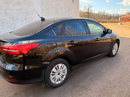 2017 Ford Focus III Рестайлинг, чёрный, 890000 рублей, вид 4