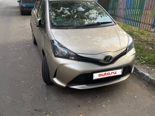 2015 Toyota Vitz III (XP130) Рестайлинг, коричневый, 890000 рублей, вид 1
