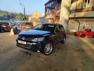 2011 Volkswagen Touareg II, чёрный, 1850000 рублей, вид 2
