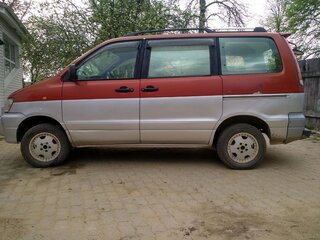 1998 Toyota Town Ace Noah III, красный, 450000 рублей, вид 3