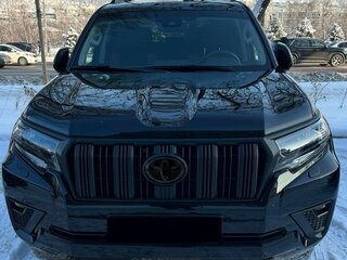 2023 Toyota Land Cruiser Prado 150 Series Рестайлинг 3, чёрный, 6500000 рублей, вид 2