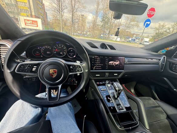 2021 Porsche Cayenne GTS Coupé III, чёрный, 14200000 рублей - вид 4