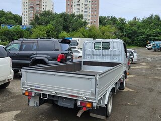2017 Toyota Toyoace, серебристый, 2800000 рублей, вид 3