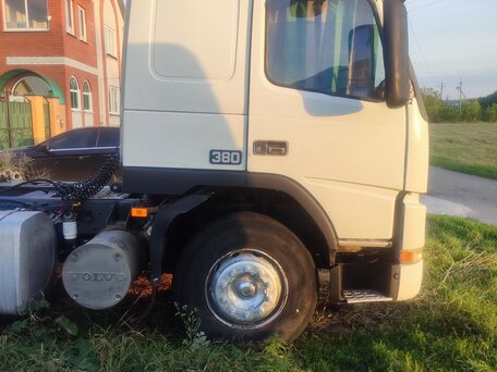 2001 Volvo FM, белый, 1750000 рублей, вид 5