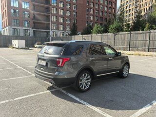 2017 Ford Explorer V Рестайлинг, серый, 2650000 рублей, вид 5
