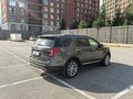2017 Ford Explorer V Рестайлинг, серый, 2650000 рублей - вид 4