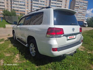 2016 Toyota Land Cruiser 200 Series Рестайлинг 2, белый, 8500000 рублей, вид 4