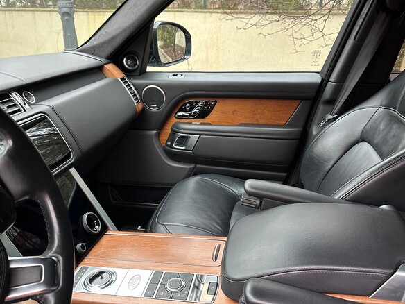 2019 Land Rover Range Rover IV Рестайлинг, золотистый, 9200000 рублей - вид 8
