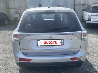 2013 Mitsubishi Outlander III, серебристый, 1450000 рублей, вид 4