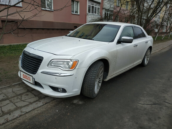 2012 Chrysler 300C II, белый