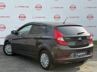 2015 Hyundai Solaris I Рестайлинг, коричневый, 839000 рублей, вид 3