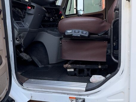 2003 Freightliner Columbia, белый, 3500000 рублей, вид 2