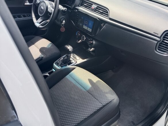 2017 Kia Rio IV, белый, 1490000 рублей - вид 9