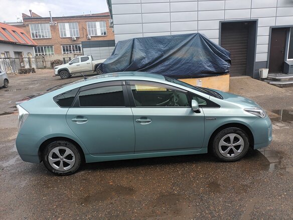 2015 Toyota Prius III Рестайлинг (XW30), зелёный, 1300000 рублей - вид 1