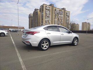 2017 Hyundai Solaris II, серебристый, 1150000 рублей, вид 4