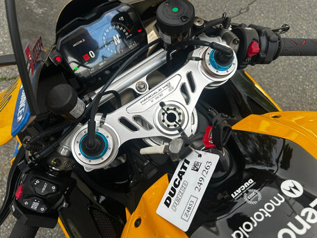 2023 Ducati Panigale V4, жёлтый, 4000000 рублей, вид 3