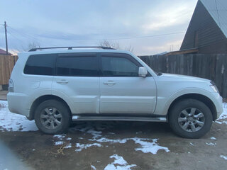2011 Mitsubishi Pajero IV Рестайлинг 1, белый, 2500000 рублей, вид 3