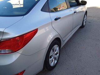 2016 Hyundai Solaris I Рестайлинг, серебристый, 1080000 рублей, вид 4