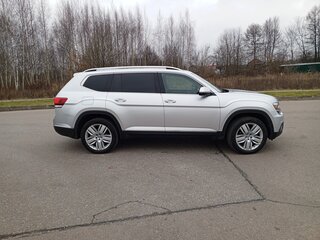 2017 Volkswagen Atlas I, серебристый, 2000000 рублей, вид 4