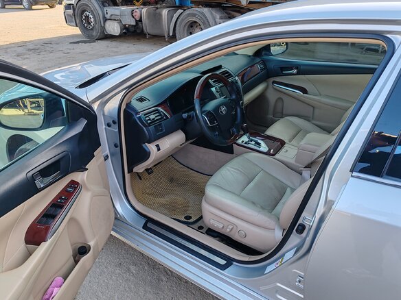 2012 Toyota Camry VII (XV50), серебристый, 1650000 рублей - вид 4