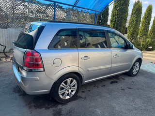 2011 Opel Zafira B Рестайлинг, серебристый, 860000 рублей, вид 4