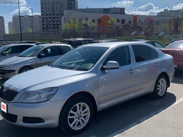 2012 Skoda Octavia II (A5) Рестайлинг, серебристый, 799000 рублей - вид 1