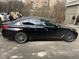 2017 BMW 5 серии 530i xDrive VII (G30/G31/G38), чёрный, 3000000 рублей, вид 3