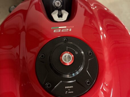 2019 Ducati Monster 821, красный, 1199000 рублей, вид 4