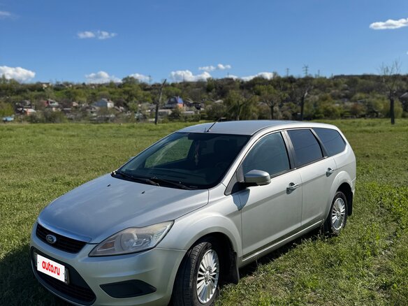 2011 Ford Focus II Рестайлинг, серебристый, 600000 рублей - вид 3