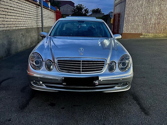 2004 Mercedes-Benz E-Класс 200 III (W211, S211), серебристый, 1300000 рублей - вид 1