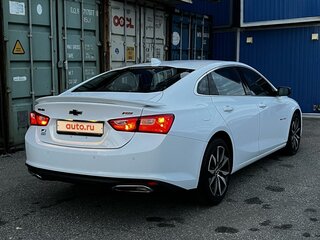 2021 Chevrolet Malibu IX Рестайлинг, белый, 1850000 рублей, вид 3