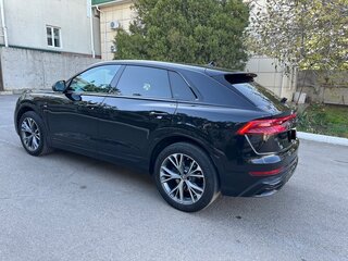 2019 Audi Q8 55 TFSI I (4M), чёрный, 6700000 рублей, вид 4