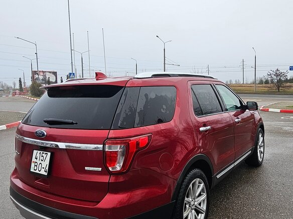 2015 Ford Explorer V Рестайлинг, красный, 2500000 рублей - вид 3