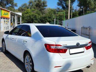 2013 Toyota Camry VII (XV50), белый, 1570000 рублей, вид 2