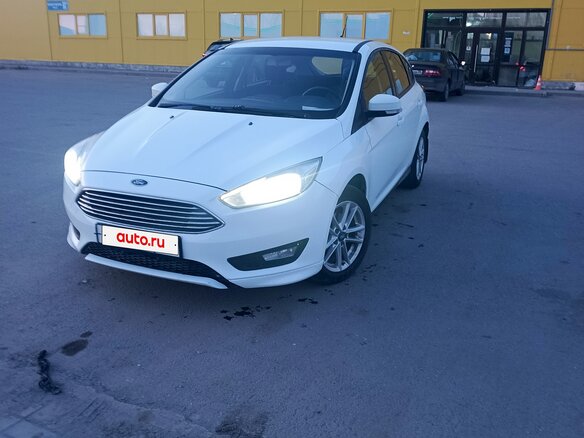 2018 Ford Focus III Рестайлинг, белый, 1000000 рублей - вид 3