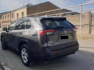 2021 Toyota RAV4 V (XA50), серый, 4075431 рублей, вид 2