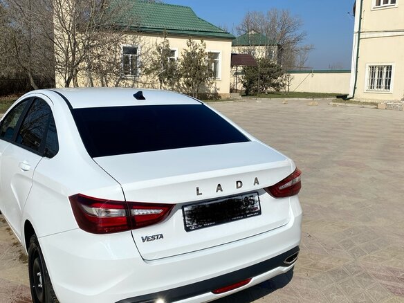 2024 Lada (ВАЗ) Vesta I Рестайлинг (NG), белый, 1440000 рублей - вид 3