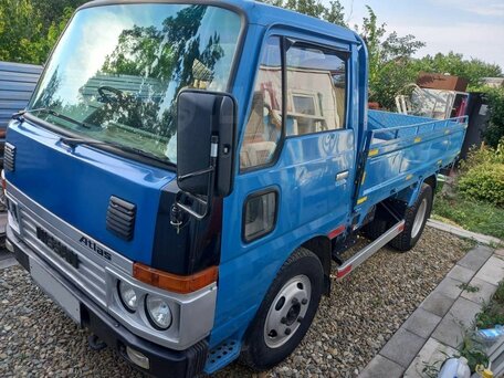 1985 Nissan Atlas, синий, 850000 рублей, вид 1