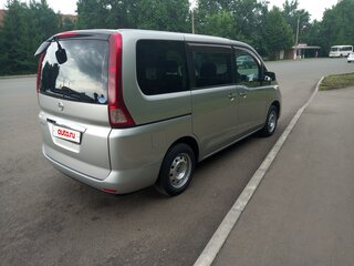 2010 Nissan Serena III (C25), серебристый, 1350000 рублей, вид 3