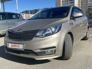 2015 Kia Rio III Рестайлинг, бежевый, 830000 рублей, вид 4