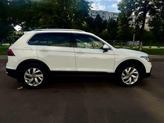2021 Volkswagen Tiguan II Рестайлинг, белый, 2890000 рублей, вид 4