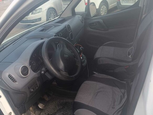 2013 Peugeot Partner, белый, 400000 рублей - вид 6