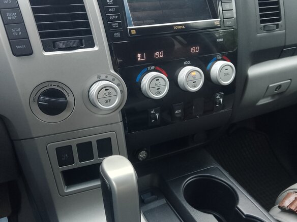 2007 Toyota Tundra CrewMax II, серый, 2100000 рублей - вид 14