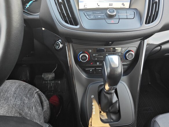 2016 Ford Kuga II Рестайлинг, белый, 2045000 рублей - вид 15